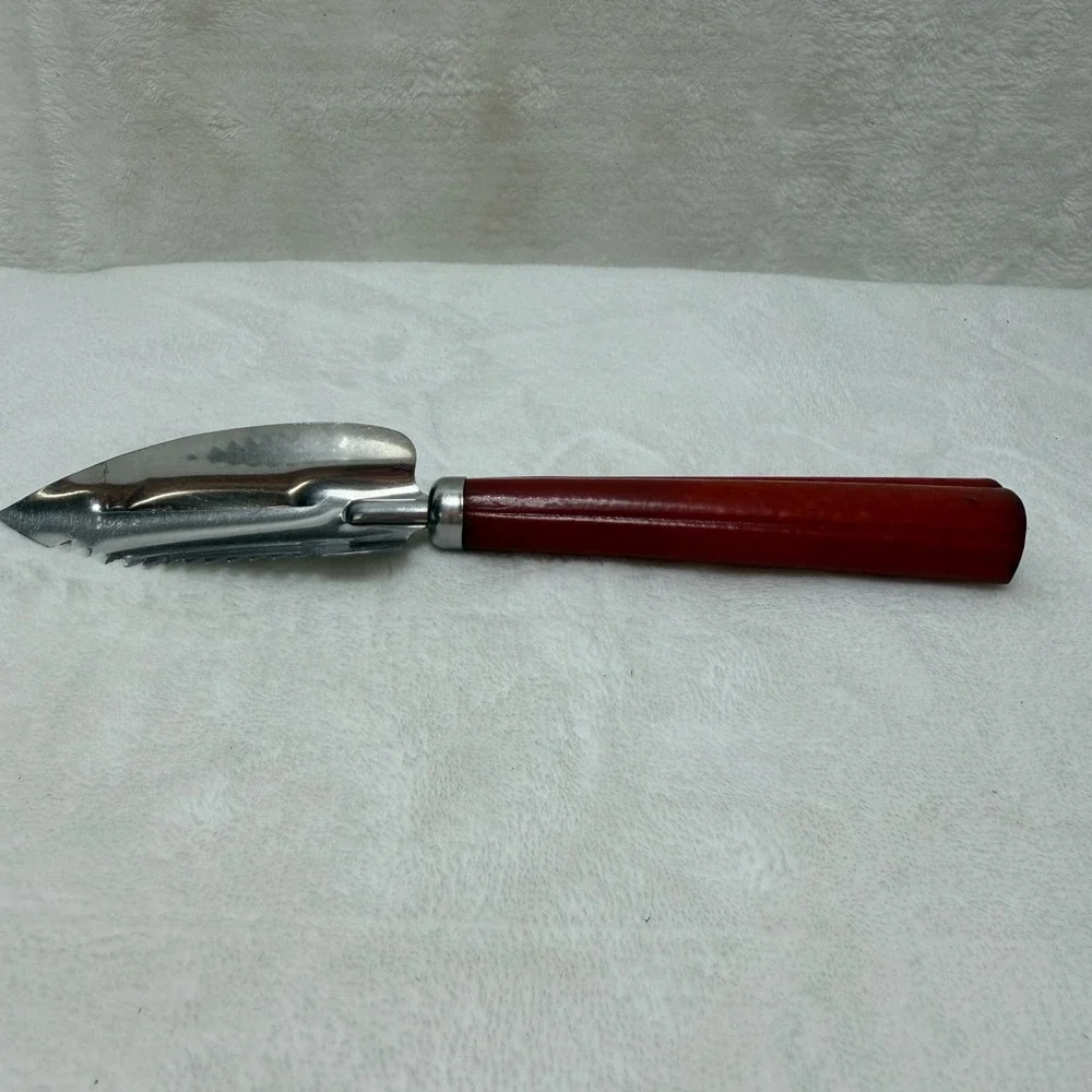 VTG Red Bakelite‎ Handle Serrated Apple Corer Peeler Farmhouse Grannycore